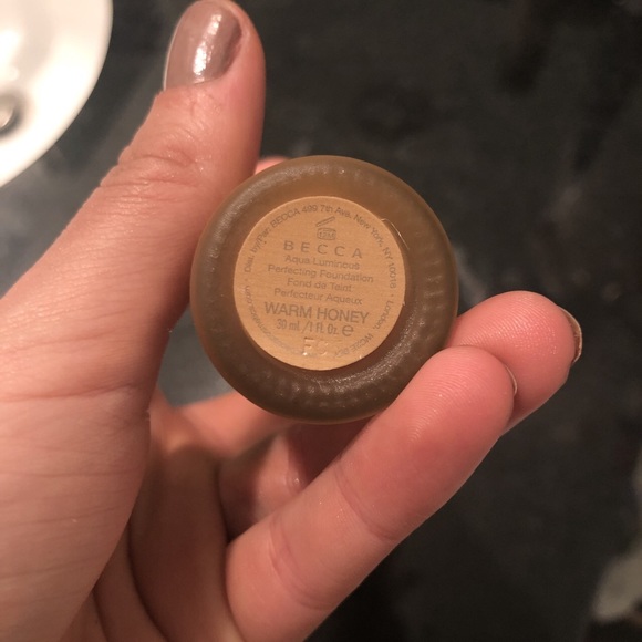 BECCA WARM HONEY 🍯 FOUNDATION - Picture 2 of 4
